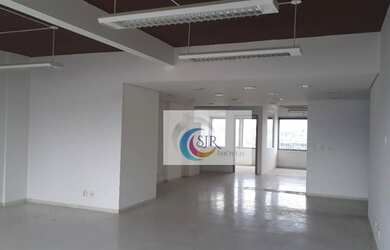 Imagem: O depósito possui 1 Vaga na garagem, 120m² de Área e está