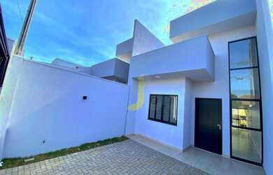 Imagem: A casa possui 2 Dormitórios, 1 Banheiro, 2 Vagas na garagem