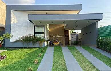 Imagem: A casa em condomínio possui 3 Dormitórios, 2 Banheiros, 4