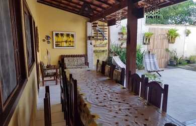 Imagem: A casa possui 2 Dormitórios e 2 Vagas na garagem e está localizado