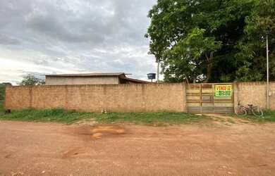 Imagem: A casa possui 2 Dormitórios, 1 Banheiro, 3 Vagas na garagem