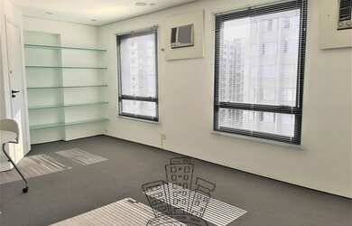 Imagem: O depósito possui 1 Vaga na garagem e 35m² de Área e está