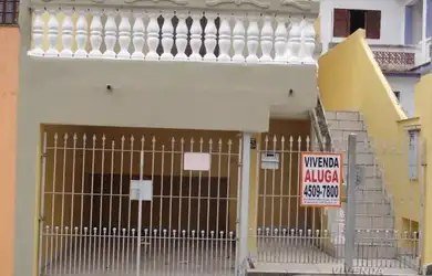 Imagem: A casa possui 1 Dormitório, 1 Banheiro, 1 Vaga na garagem