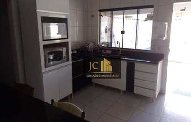 Imagem: A casa em condomínio possui 3 Dormitórios, 2 Banheiros, 2