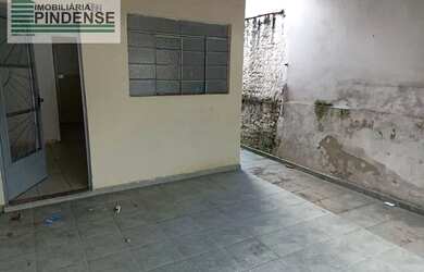 Imagem: A casa possui 2 Dormitórios, 1 Banheiro, 1 Vaga na garagem