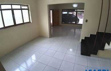 Imagem: A casa possui 3 Dormitórios, 4 Banheiros, 4 Vagas na garagem