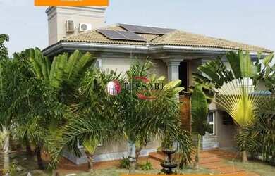 Imagem: A casa em condomínio possui 4 Dormitórios, 5 Banheiros, 2