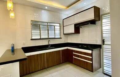 Imagem: A casa possui 2 Dormitórios, 2 Banheiros e 3 Vagas na garagem