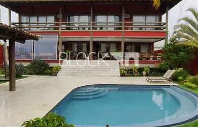 Imagem: A casa em condomínio possui 5 Dormitórios, 5 Banheiros, 5