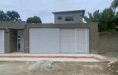 Imagem: A casa possui 3 Dormitórios, 2 Banheiros, 1 Vaga na garagem