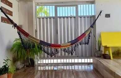 Imagem: A casa possui 3 Dormitórios, 1 Banheiro, 2 Vagas na garagem