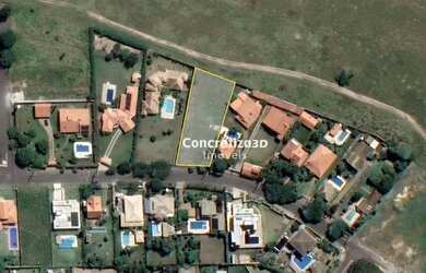 Imagem: O terreno possui 1.320m² de Área e está localizado em Terras