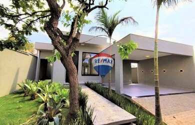 Imagem: A casa e possui 3 Dormitórios, Suítes, 2 Banheiros, 4 Vagas