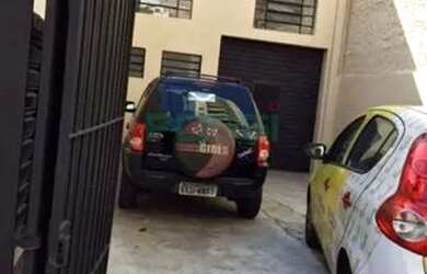Imagem: O depósito possui 2 Vagas na garagem, 200m² de Área e está