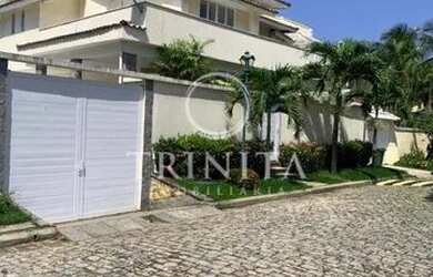 Imagem: A casa possui 3 Dormitórios, 5 Banheiros, 1 Vaga na garagem