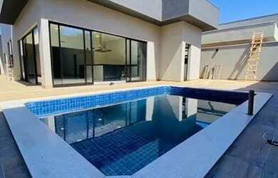 Imagem: A casa em condomínio possui 3 Dormitórios, 4 Banheiros, 2