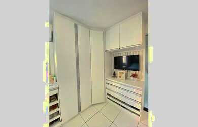 Imagem: A casa possui 3 Dormitórios, 2 Banheiros, 2 Vagas na garagem