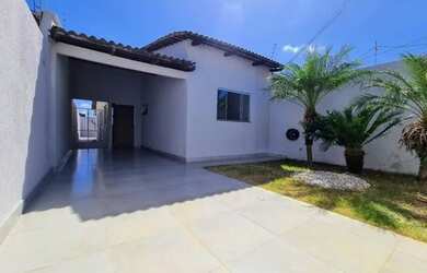 Imagem: A casa possui 2 Dormitórios, 2 Banheiros, 2 Vagas na garagem