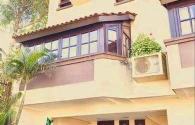 Imagem: A casa possui 3 Dormitórios, 4 Banheiros, 3 Vagas na garagem