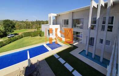 Imagem: A casa em condomínio possui 5 Dormitórios, 5 Banheiros, 4