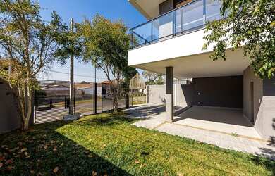 Imagem: A casa possui 3 Dormitórios, 5 Banheiros, 3 Vagas na garagem