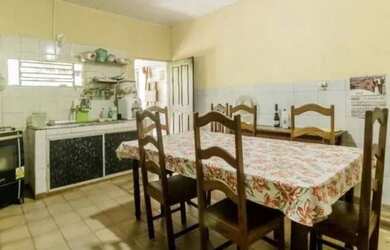 Imagem: A casa possui 2 Dormitórios, 1 Banheiro, 1 Vaga na garagem