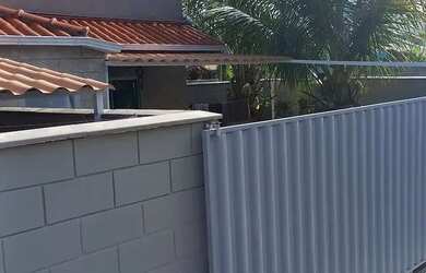 Imagem: A casa possui 1 Dormitório, 1 Banheiro, 1 Vaga na garagem e