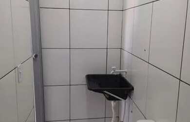 Imagem: A casa possui 1 Dormitório e 1 Banheiro e está localizado