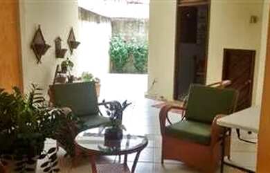 Imagem: A casa possui 5 Dormitórios, 1 Banheiro, 3 Vagas na garagem