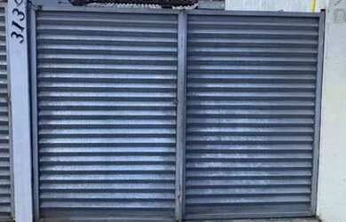 Imagem: A casa possui 2 Dormitórios, 1 Banheiro e 1 Vaga na garagem