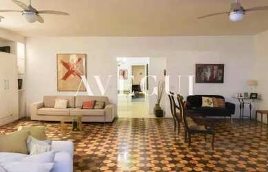 Imagem: O apartamento possui 4 Dormitórios, 5 Banheiros, 2 Vagas na