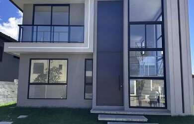 Imagem: A casa em condomínio possui 4 Dormitórios, 5 Banheiros, 4