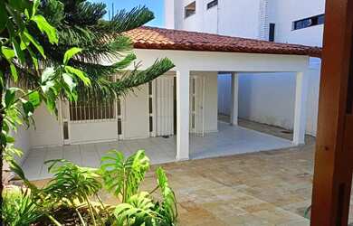 Imagem: A casa para alugar possui 3 Dormitórios, 1 Banheiro, 2 Vagas