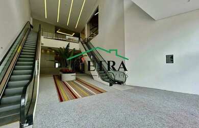 Imagem: O depósito possui 1 Vaga na garagem e 176m² de Área e está