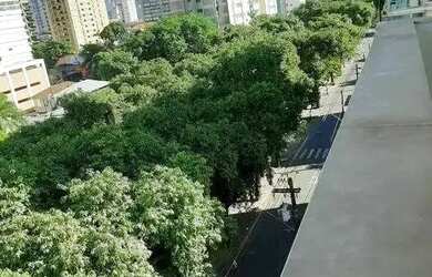 Imagem: O apartamento possui 5 Dormitórios, 5 Banheiros, 2 Vagas na