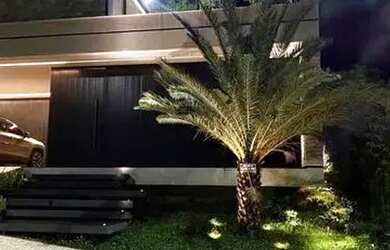 Imagem: A casa em condomínio possui 4 Dormitórios, 5 Banheiros, 2