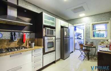 Imagem 15: Casa com 327m² de área privativa, oferecendo 3 dormitórios, sendo 3...