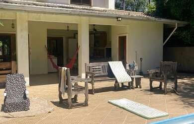 Imagem: A casa em condomínio possui 5 Dormitórios, 5 Banheiros, 4