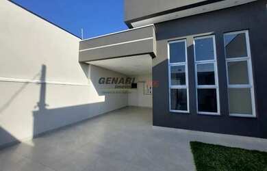 Imagem: A casa possui 3 Dormitórios, 2 Banheiros, 2 Vagas na garagem