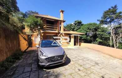 Imagem: A casa em condomínio à venda possui 4 Dormitórios, 4 Banheiros