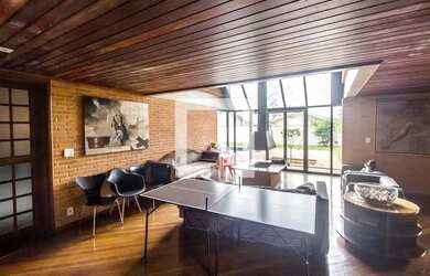 Imagem: A casa à venda possui 4 Dormitórios, 5 Banheiros, 4 Vagas