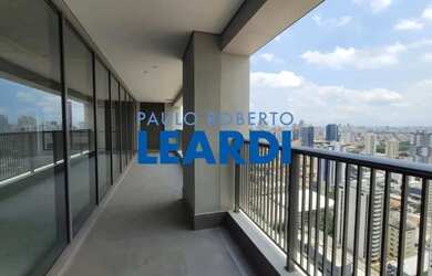 Imagem: O depósito possui 3 Vagas na garagem, 225m² de Área e está