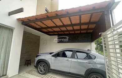 Imagem: A casa possui 2 Dormitórios, 1 Banheiro, 1 Vaga na garagem