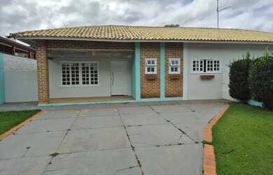 Imagem: A casa em condomínio possui 4 Dormitórios, 5 Banheiros, 2