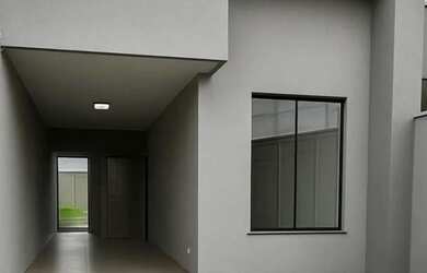 Imagem: A casa à venda possui 2 Dormitórios, 2 Banheiros, 2 Vagas