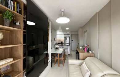 Imagem: O apartamento possui 1 Dormitório, 1 Banheiro, 1 Vaga na garagem