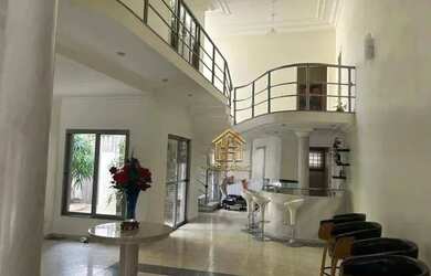 Imagem: A casa para alugar possui 4 Dormitórios, 5 Banheiros e 530m²