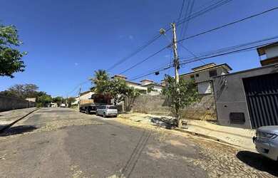 Imagem: A casa em condomínio possui 4 Dormitórios, 3 Banheiros, 2