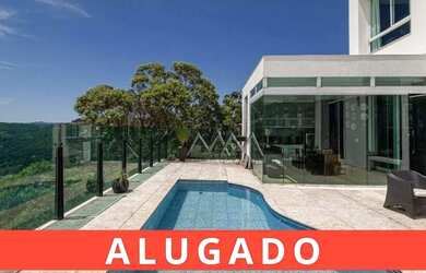 Imagem: A casa em condomínio possui 4 Dormitórios, 5 Banheiros, 3