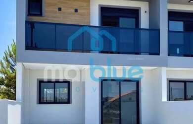 Imagem: A casa possui 2 Dormitórios, 3 Banheiros, 2 Vagas na garagem